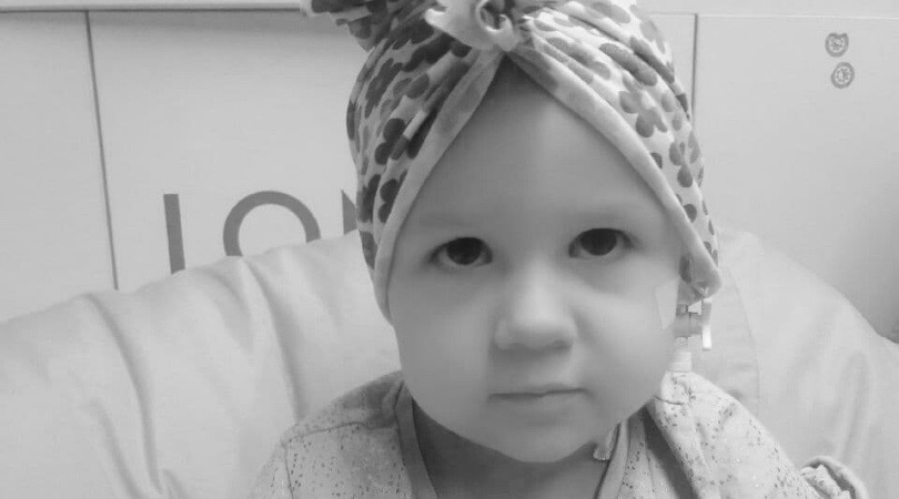 Trzyletnia Oliwka zbiera wszystkie siły, żeby rozprawić się z groźną chorobą – guzem Wilmsa
