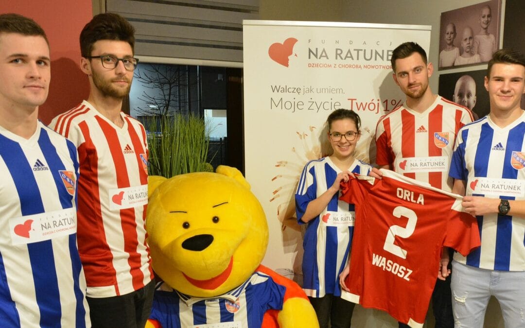 Piłkarze Orla Wąsosz zachęcają do&nbsp;pomagania dzieciom z&nbsp;Przylądka Nadziei