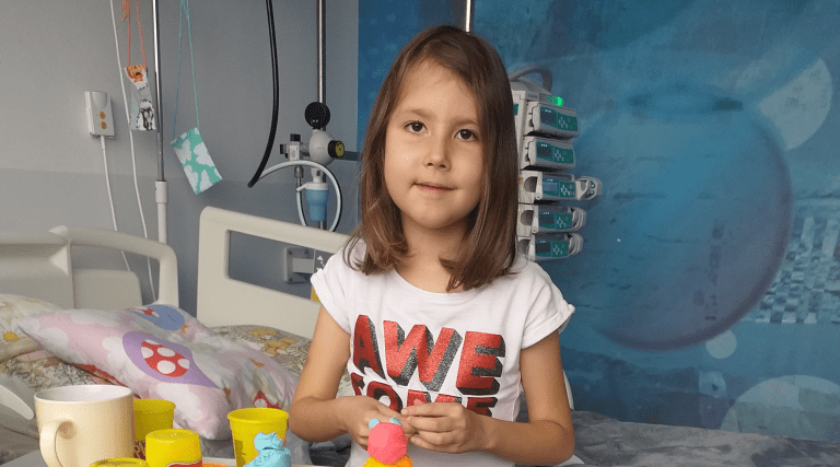 Miłośniczka mody i baletu stawia czoła białaczce. Poznajcie Różę i trzymajcie kciuki za szybki powrót do zdrowia
