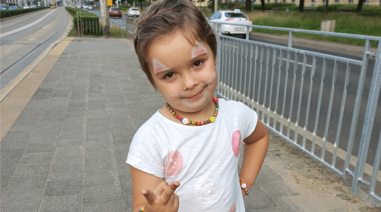 Piosenkarką albo tancerką – czteroletnia Lena będzie artystką, ale najpierw musi pokonać Guza Wilmsa