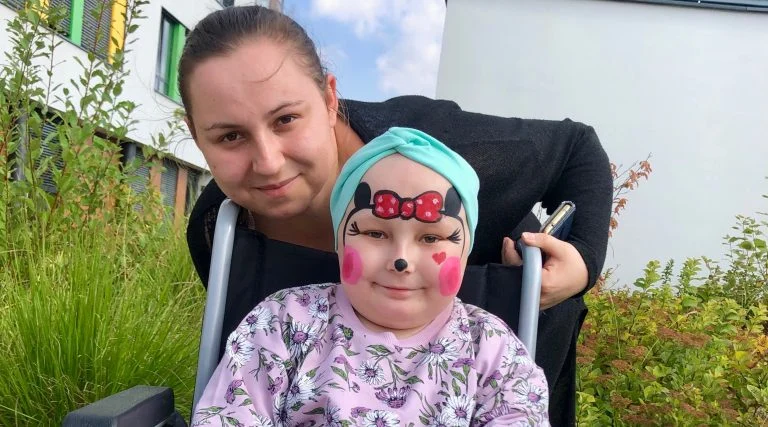 “Mamo, ale ja dam popalić tej białaczce”. Lenka walczy z rakiem, żeby spełnić marzenie o szkole muzycznej