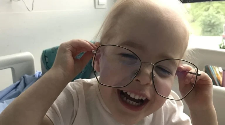 Utalentowana Zosia ma dwa marzenia: pokonać białaczkę i zostać znaną artystką
