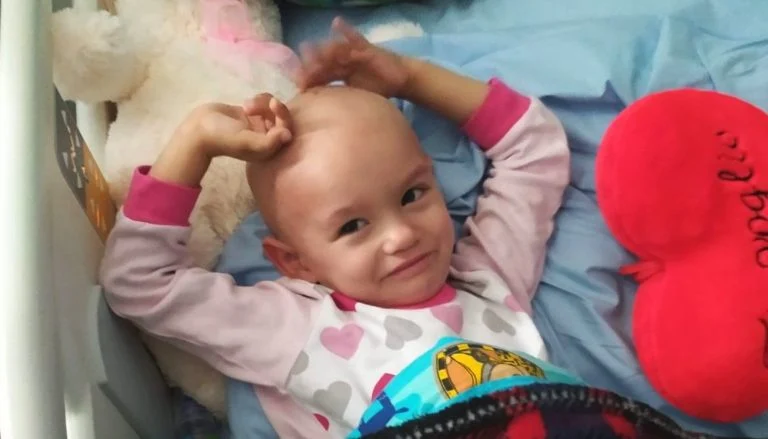 Maja ma niecałe 4 lata i już walczy z neuroblastomą. Czeka na narodziny siostrzyczki, bo wie, że ma dla kogo żyć