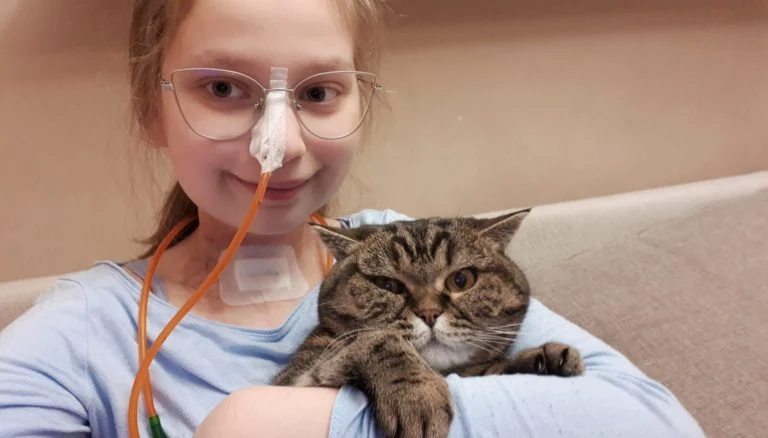 “Mam 18 lat i trzeci nowotwór”. Choć zrujnował Dominice marzenia, nie zgasił w niej woli walki