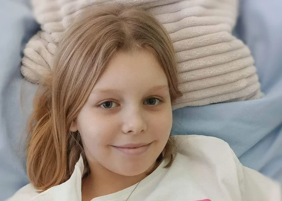 Kiedy dowiedziała się, że to białaczka, poprosiła o obcięcie włosów. Dzielna Wiktoria stawia czoła chorobie
