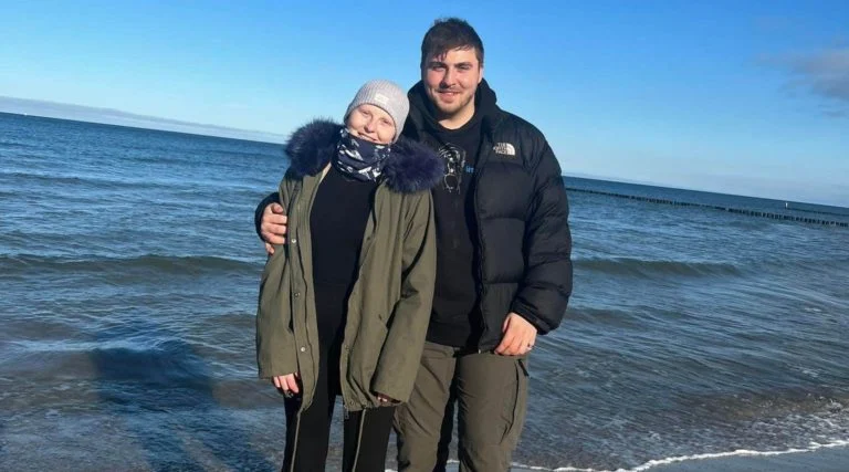 Lekarze zastanawiają się, jak pomóc. 17-letnia Julia dzielnie stawia czoło kolejnemu nawrotowi choroby