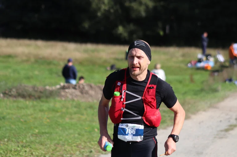 Biegacz Łukasz Wróbel trzecim ambasadorem Rakreatonu